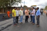 Prefeito Isaac visita obra da Giuseppe Muccini com 700m pavimentados