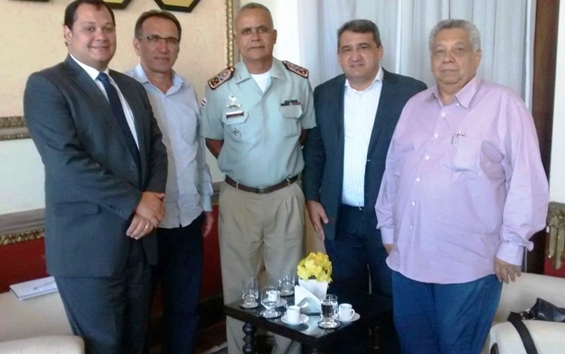 isaac e o coronel