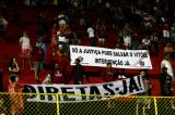 Vitória perde de 2×0 em estreia na Série B; protesto da torcida termina em confusão