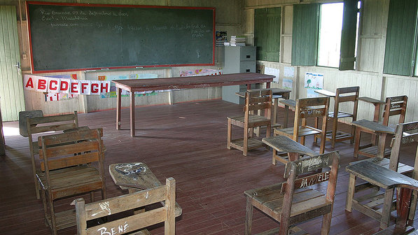 sala de aula vazia grande