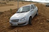 Carro de passeio sobra na pista de Uauá