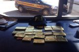 Aposentado é preso dentro de ônibus com 27 barras de ouro Aposentado é preso dentro de ônibus com 27 barras de ouro