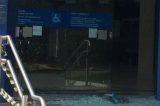 Polícia tenta desativar dinamite em banco