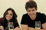 Bruna Marquezine é flagrada aos beijos com ator