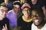 Neymar se reúne em casa noturna de amigos para jogar pôquer em Santos e é bastante tietado; fotos