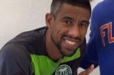 Fifa não deve autorizar transferência de Leo Moura para o Coritiba