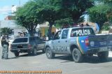 Dois homens armados com facas brigam no Cosme e Damião