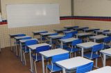 Professor entra armado em escola e ameaça diretor