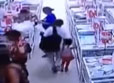Mulher tenta sequestrar criança em loja