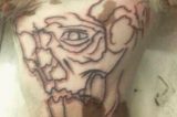 Homem dopa cachorro e faz tatuagem na perna do animal Homem dopa cachorro e faz tatuagem na perna do animal
