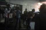 Vídeo: Homem toma um cacetão seguro depois de dizer que era filho de coronel em briga