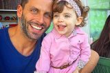 Mãe da filha de Henri Castelli será indiciada por intolerância religiosa Mãe da filha de Henri Castelli será indiciada por intolerância religiosa