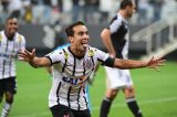 Corinthians supera Ponte Preta e se mantém perto da liderança