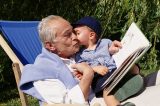 Casal é multado por levar filhos para vê avô durante período escolar