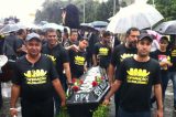 Delegados e policiais civis realizam passeata e enterro simbólico do Pacto pela Vida