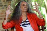 Cantora Maria Bethânia é denunciada por porte ilegal de arma