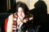 Mulher planeja se casar com cão Mulher planeja se casar com cão