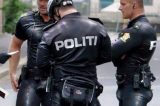 Policiais com uniforme apertado fazem sucesso na internet