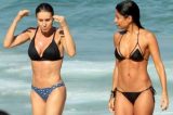 Quarentonas desfilam na praia
