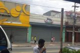 Comerciantes fecham estabelecimentos após suposto toque de recolher