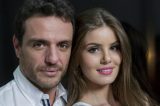 “Rodrigo Lombardi sempre me veste depois de cenas de sexo”, diz Camila Queiroz