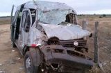 Van com passageiros de Cabrobó a Petrolina capota