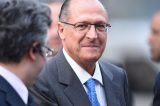 Manifestante joga ovo em comitiva de Geraldo Alckmin