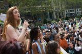 Topless na Times Square cria polêmica sobre liberdade de expressão em NY