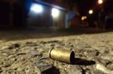 Homem é baleado na cabeça após fugir de grupo