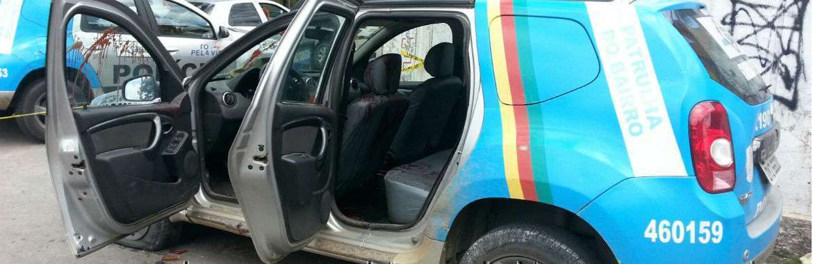 carro manchado de sangue