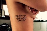 Natalia Casassola faz topless e mostra tatuagem: ‘Confie no Senhor’