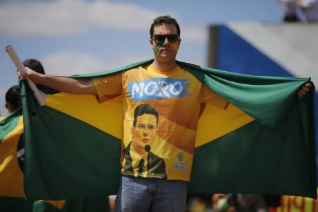 _IDA5281.JPG ATO   BSB DF  16/08/2015  NACIONAL  POLITICA PROTESTO /FORA DILMA MANIFESTACAO CONTRA O GOVERNO DILMA  Manifestantes pro impeachment  fazem ato contra o governo Dilma Rousseff  e na Esplanada dos Ministerios, em Brasilia. FOTO:DIDA  SAMPAIO/ESTADAO