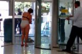 Cliente será indenizado por ser obrigado a entrar de meias em banco