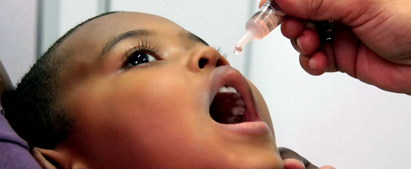 vacina em criança na boca