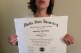 Formada, desempregada e frustrada, mulher vende diploma universitário na internet