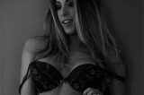 Ex-BBB faz foto pra lá de sensual com lingerie