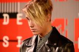 Justin Bieber cai em lágrimas durante homenagem a Christina Grimmie