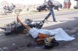 Motociclista otário é baleado no rosto após dar carona
