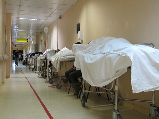 pacientes em corredor