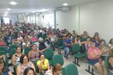 Durante assembléia agitada, professores decidem manter greve