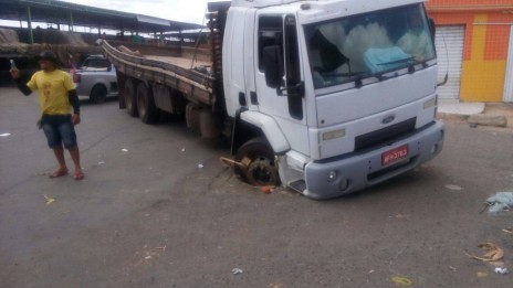 caminhão atolado1