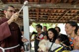 Devotos celebram o dia de São Francisco, padroeiro da ecologia