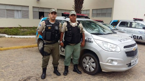 policiais que devolveram a grana