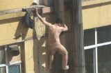 VEREADOR É FLAGRADO COM AMANTE E FOGE NU