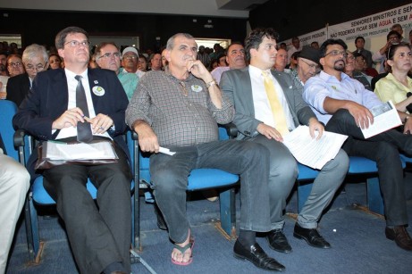 adalberto grande sentado