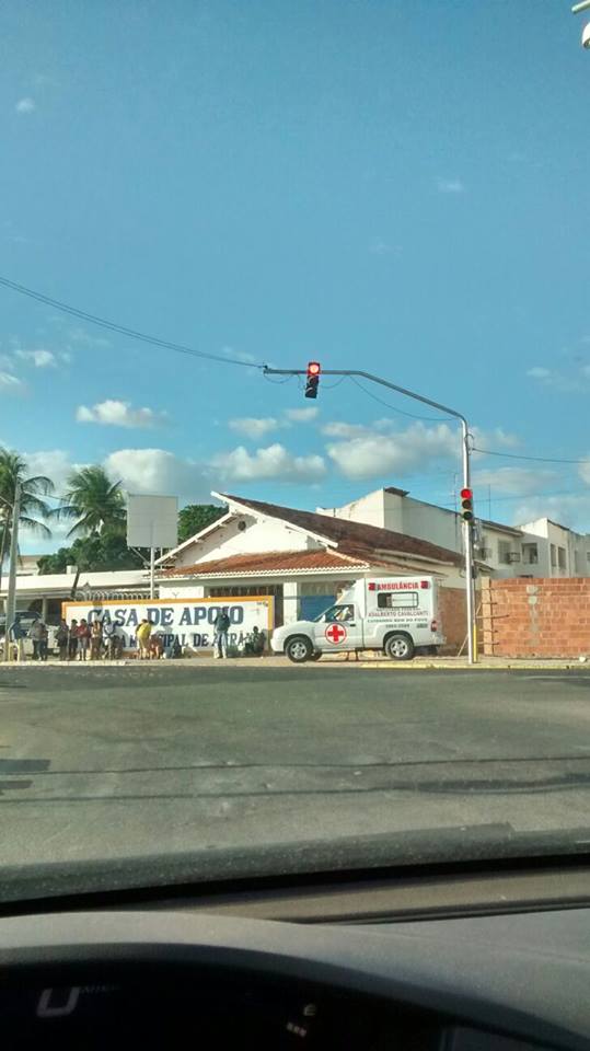 ambulancia na calçada