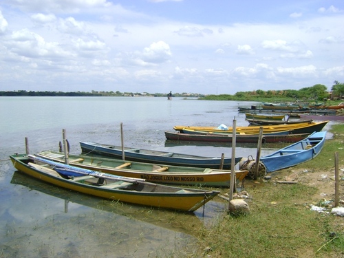 barcos no rio