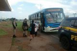 Piloto de ônibus é obrigado pela PRF a embarcar  casal de velhinhos