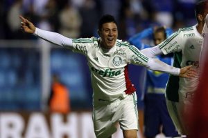 FLORIANOPOLIS - SC - 17/10/2015 - BRASILEIRO A 2015/AVAI X PALMEIRAS - Cristaldo do Palmeiras comemorando seu gol durante partida pelo Campeonato Brasileiro A 2015 no estadio Ressacada. Foto: Cristiano Andujar/AGIF