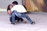 Fátima Bernardes “joga capoeira” com Rodrigo Simas e cai ao vivo